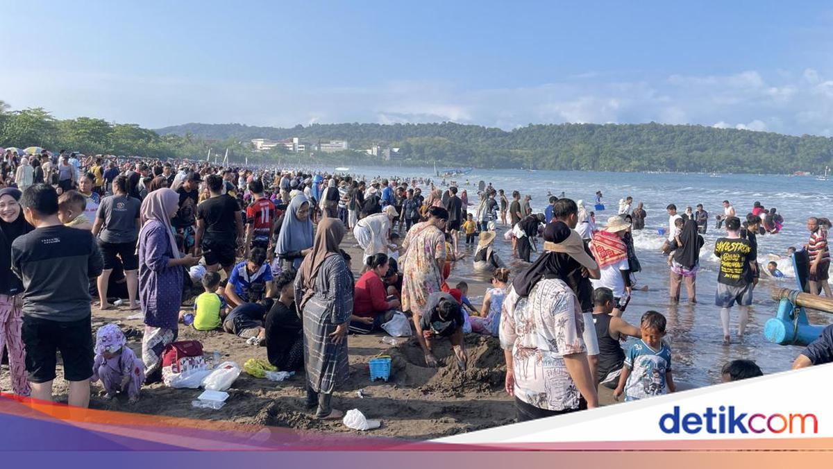 87.037 Wisatawan Padati Pangandaran Selama Libur Idul Adha, Pantai Dipenuhi Pengunjung Hingga Berdesakan