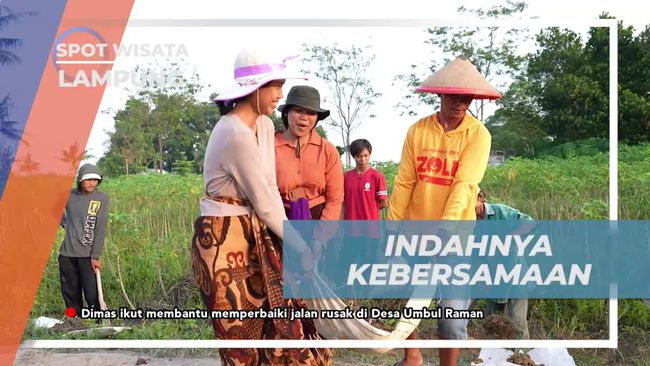 Gotong Royong di Desa Umbul Raman: Anak-Anak hingga Lansia Bersatu Perbaiki Jalan Rusak
