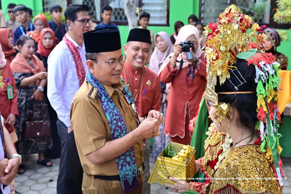 Wali Kota Jambi Maulana Lepas 338 Siswa SMPN 16, Sebut 8.802 Pelajar Lulus 100 Persen