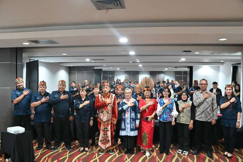Asisten Administrasi Umum Pemprov Kalteng Sunarti Lantik Pengurus KSBN, Dorong Seni Tradisional Kreatif untuk Generasi Muda
