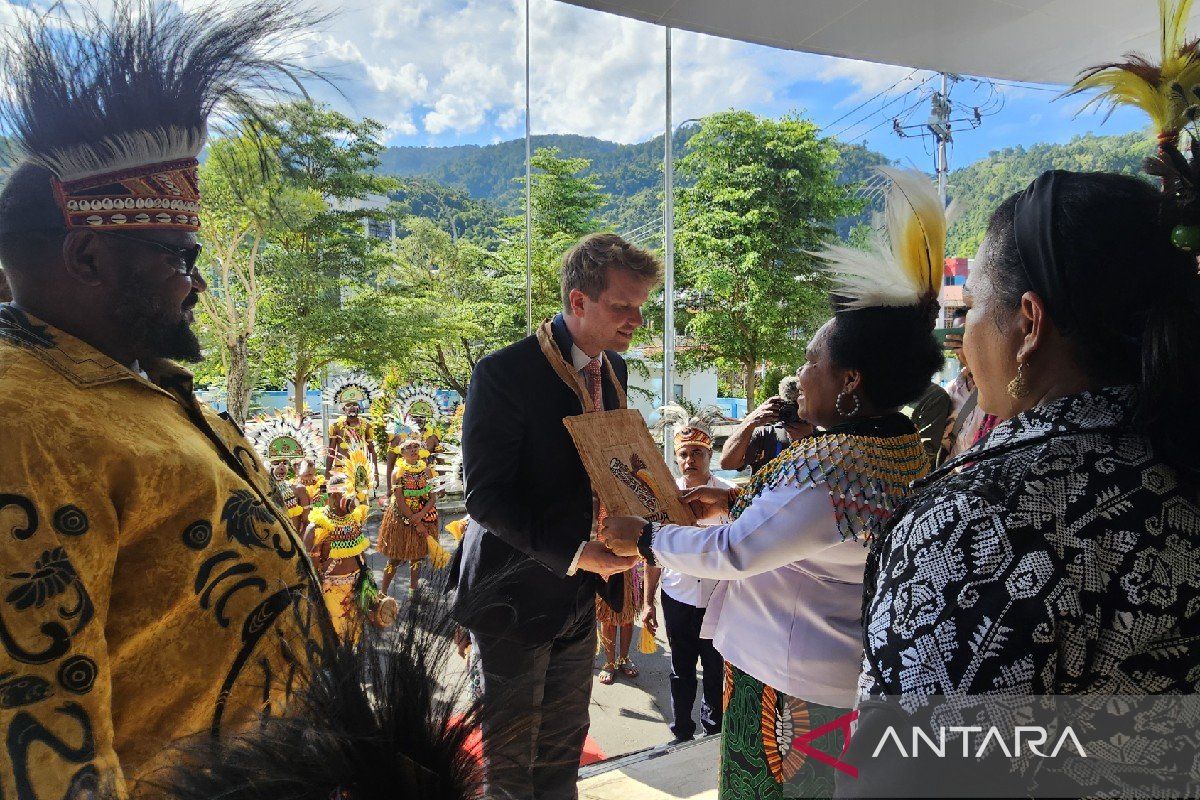 MRP Harap Kunjungan Kedubes Inggris Berlanjut Jadi Kerja Sama Pemberdayaan Perempuan Adat Papua
