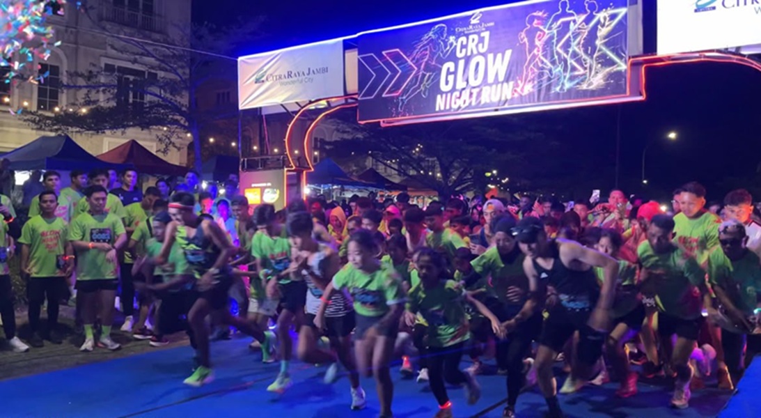 CitraRaya Jambi Sukses Gelar Glow Night Run 2026, 500 Pelari Malam Berebut Doorprize Motor