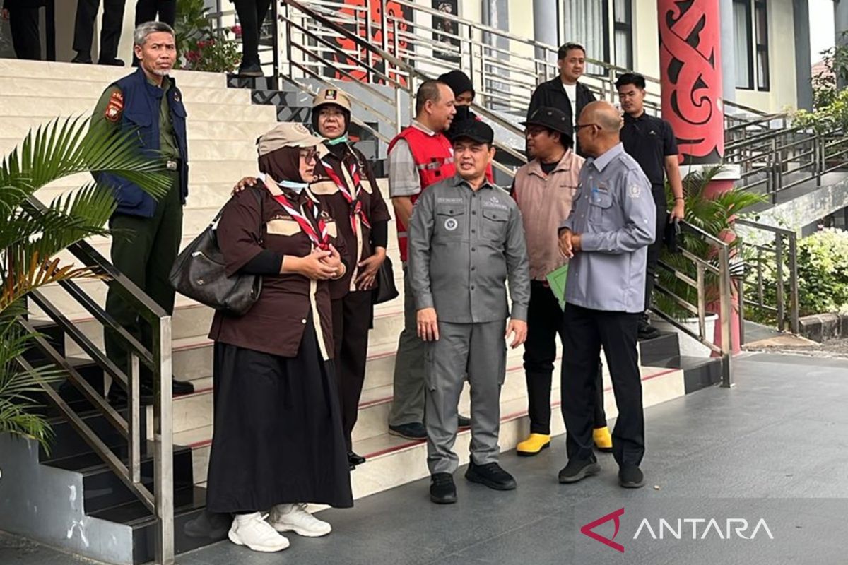 Menhut Raja Juli Antoni Batal Mendarat di Pontianak Akibat Kabut Asap, Jarak Pandang di Bandara Supadio Hanya 100 Meter