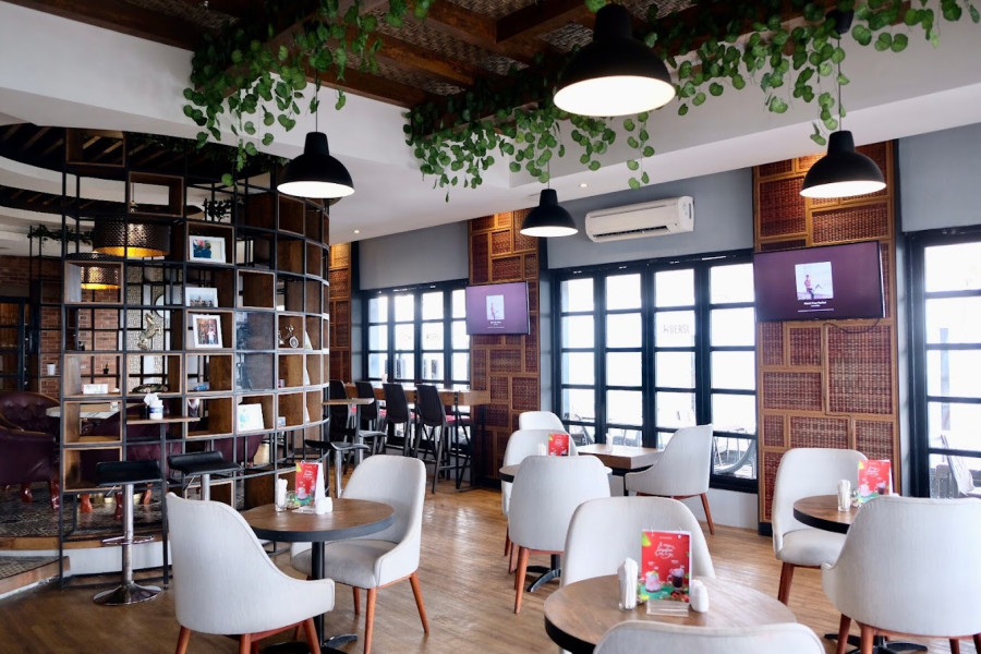 Dimsum Rooftop di Bogor dengan Pemandangan Gunung Salak
