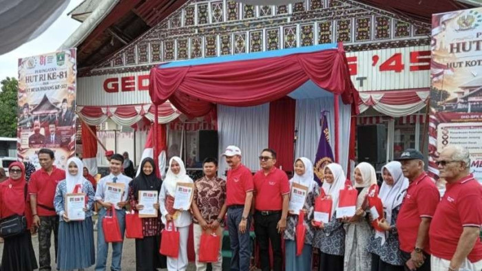 45 Pelajar Sumbar Ikuti Lomba Baca Puisi Perjuangan Virtual, Siswi SMAN 2 Padang Panjang Raih Juara Pertama