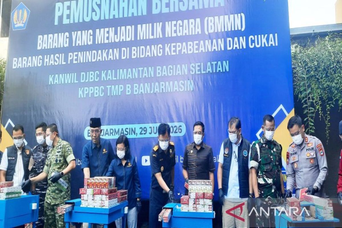 Bea Cukai Kalbagsel Sita 15,6 Juta Batang Rokok Ilegal dan Ribuan Liter Miras, Kerugian Negara Rp15,5 Miliar Diselamatkan