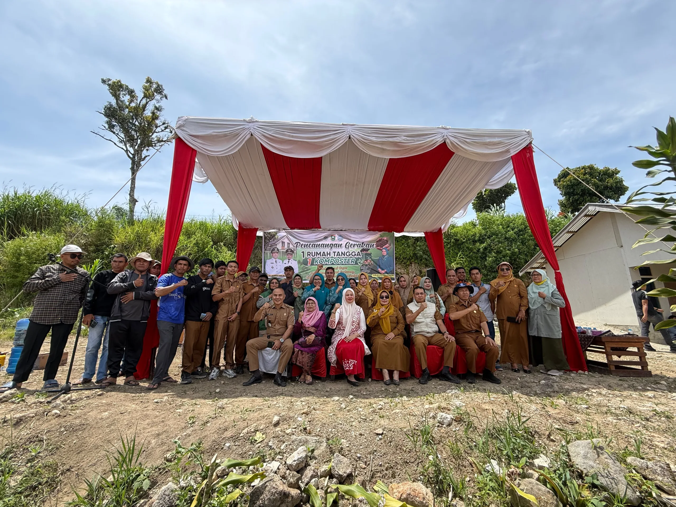 Bunda Lingkungan Hidup Kabupaten Solok Canangkan Program 1 Rumah 1 Komposter di Alahan Panjang, Target Kurangi Sampah Organik dari Sumbernya