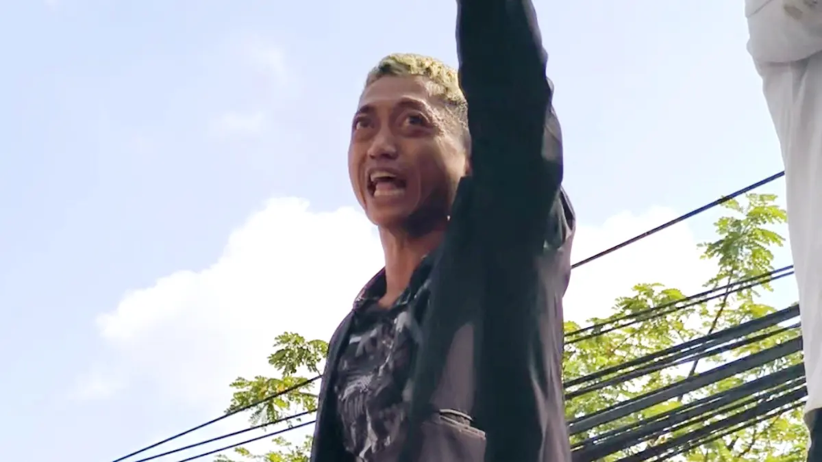 Mantan Inisiator AMPB Pati Ahmad Husein Menangis Histeris di Pagar Pengadilan Tipikor Semarang, Minta Sudewo Dibebaskan