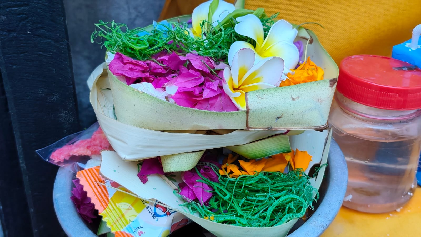 Makna Sugihan Bali Sebelum Galungan: Ritual Penyucian Diri dan Alam Mini oleh Umat Hindu