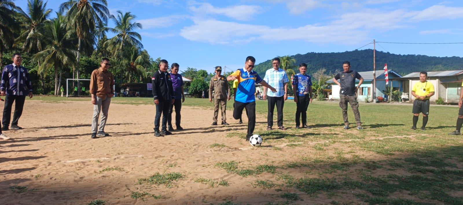 Bupati Anambas Aneng Buka Turnamen Sepak Bola Alim Sidi Cup 2026, Hadiah Rp500 Ribu untuk Pencetak Gol Perdana