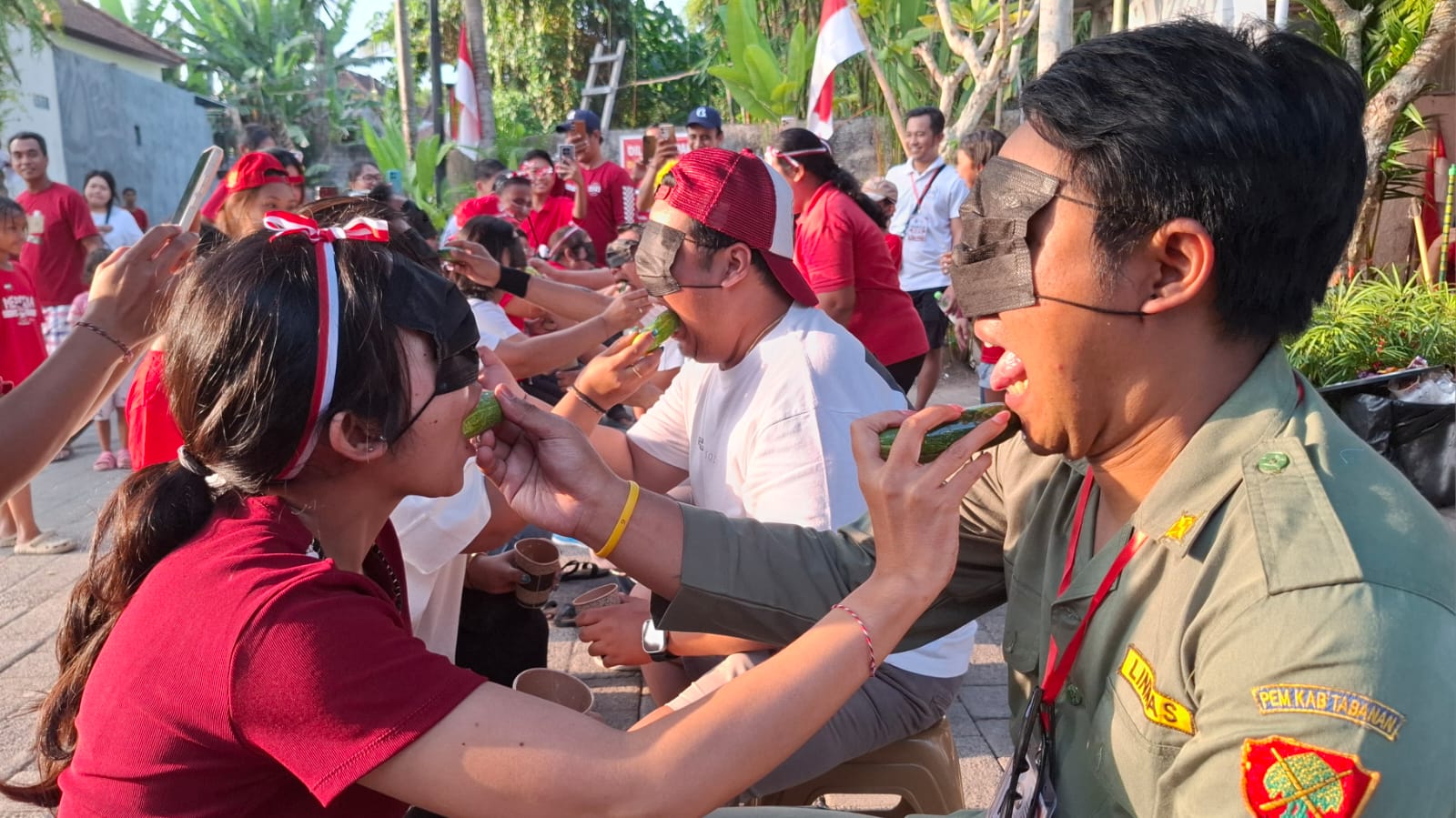 Perayaan HUT RI Ke-81 di Tabanan Diwarnai Lomba Suap Timun hingga Estafet Sarung, 280 KK Ikut Serta