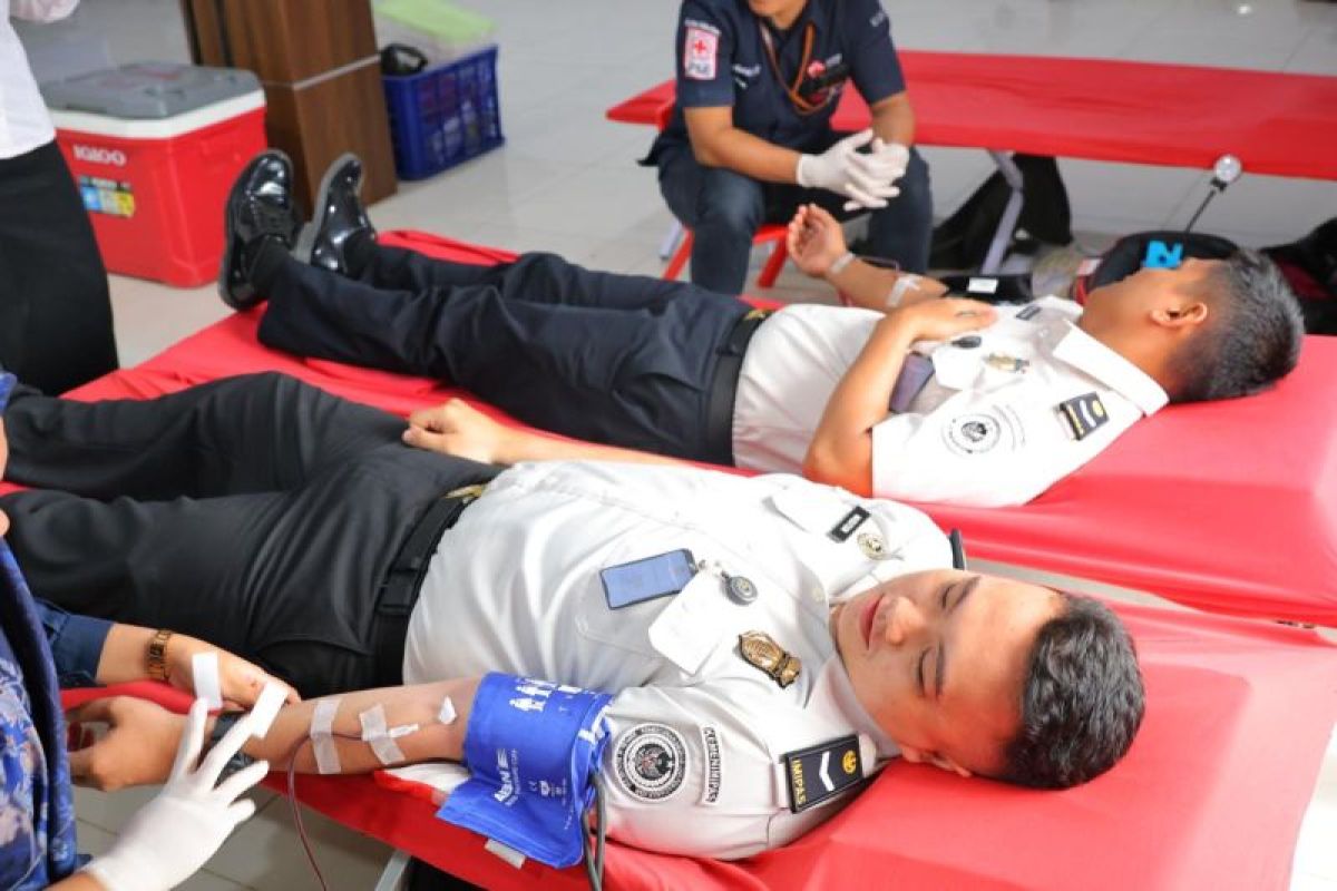 Imigrasi Sumut Kumpulkan 72 Kantong Darah di HUT ke-81 RI, Pegawai di Medan Antusias Ikut Donor dan Cek Kesehatan Gratis