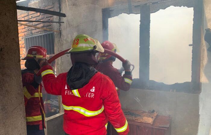 Rumah 300 Meter Persegi di Dekat Kantor Samsat Padang Ludes Terbakar, Kerugian Capai Rp300 Juta