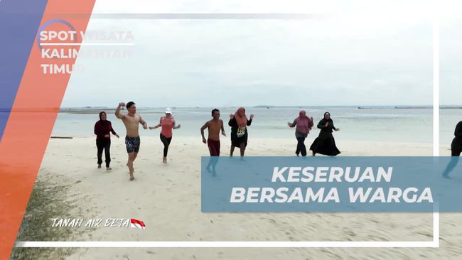 Selebriti dan Warga Bermain Pasir di Pantai Pulau Segajah, Kalimantan Timur, Canda Tawa Warnai Sore