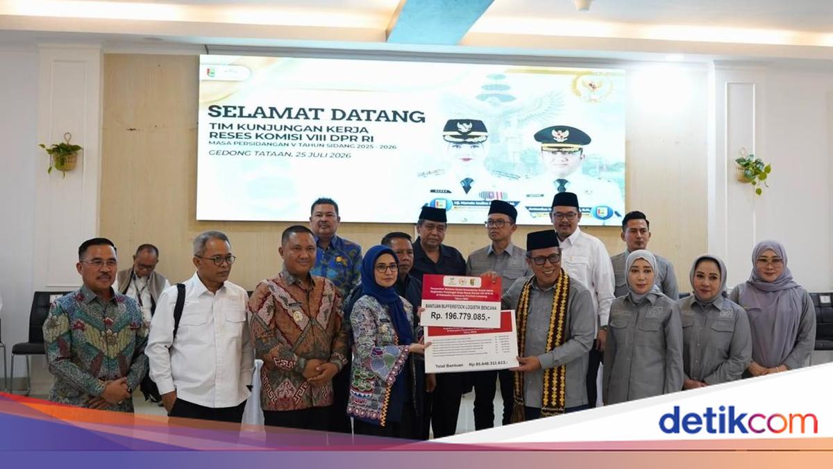 Kemensos Salurkan Bansos Rp390 Miliar untuk Tiga Daerah di Lampung, Warga Bandar Lampung Terima Kursi Roda