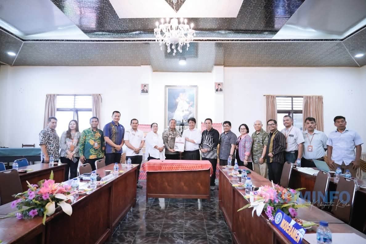 Bupati Karo Serahkan Surat Pernyataan Penyerahan Aset RSUD Kabanjahe ke Moderamen GBKP, Operasional Pindah ke Gedung Baru Desember 2027