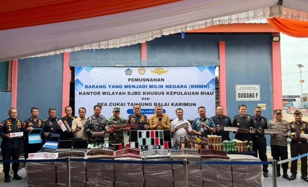 Bea Cukai Kepri Musnahkan Rokok Ilegal dan Miras Senilai Rp10,9 Miliar di Tanjungbalai Karimun, 131 Kasus Ditindak