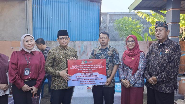 Wali Kota Bengkulu Dedy Wahyudi Salurkan Santunan Rp30 Juta ke Ahli Waris Korban Kebakaran Kampung Melayu