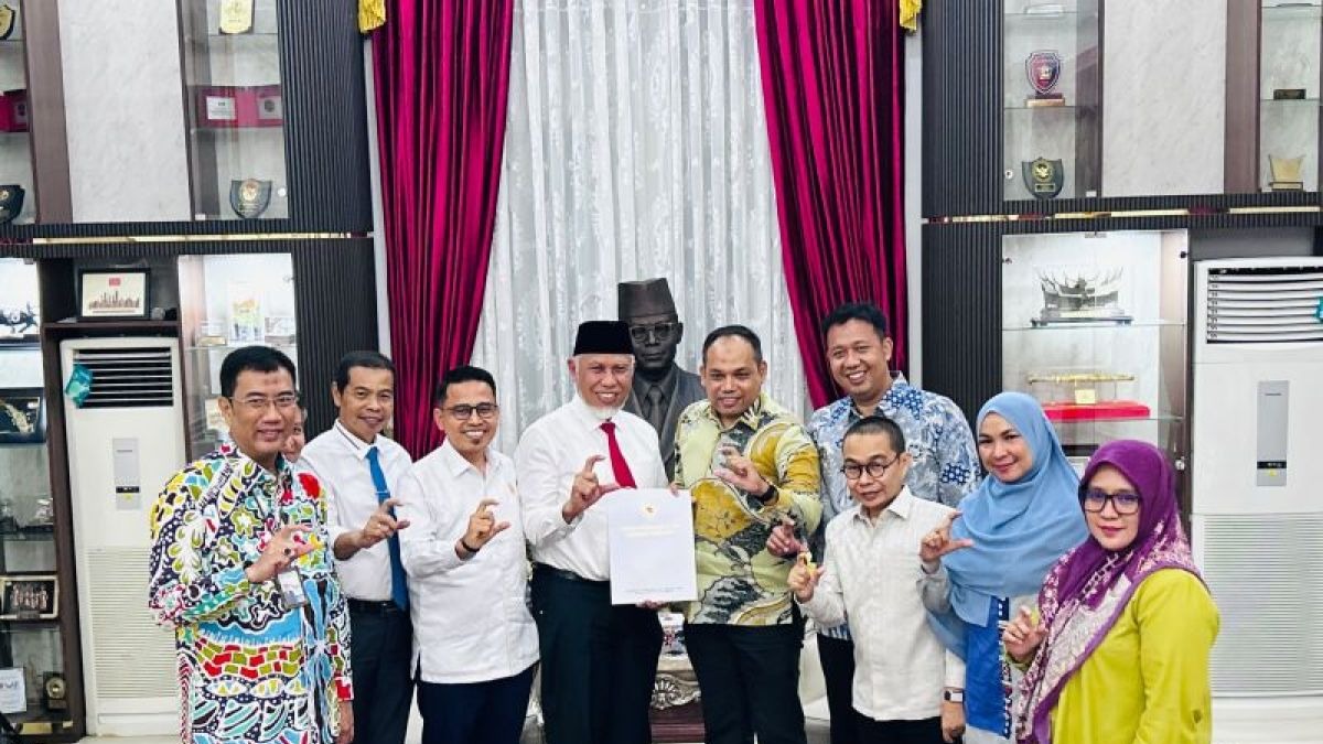 KI Sumbar Periode 2026-2028 Dikukuhkan, Komisi Informasi Pusat Turun ke Padang Beri Penegasan ke Gubernur Mahyeldi