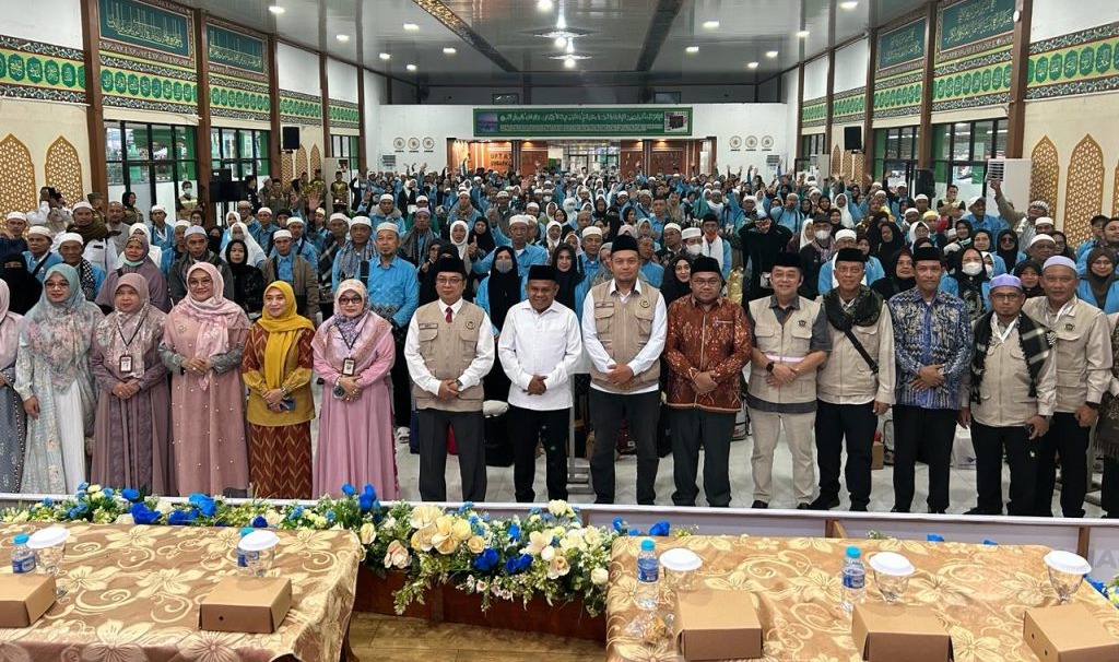Wakil Ketua DPRD Tanah Bumbu Hasanuddin Jemput Langsung 359 Jemaah Haji Kloter 013 BDJ di Embarkasi Banjarmasin
