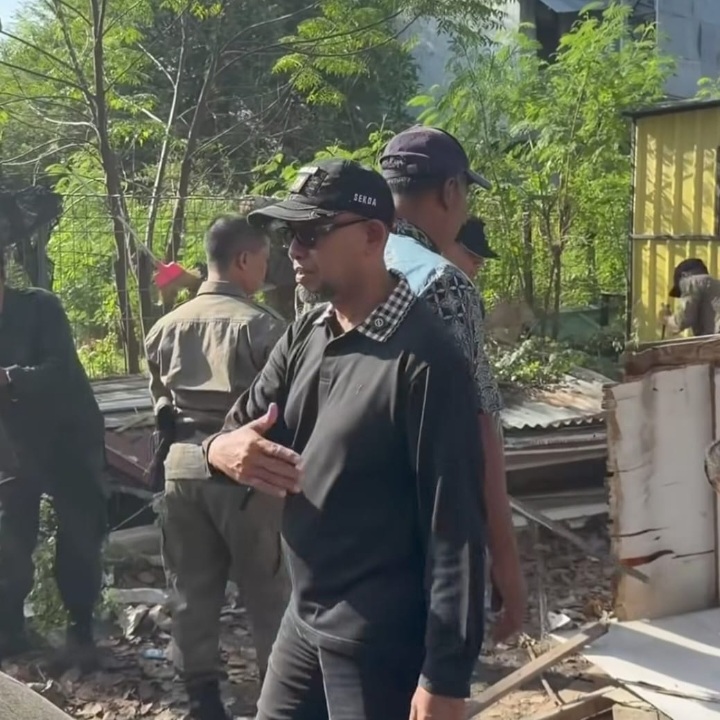 Sekda Banda Aceh Jalaluddin Pimpin Penertiban 110 Bangunan Liar di Rukoh Tanpa Arogansi, Pedagang Justru Dibantu Bongkar Sendiri
