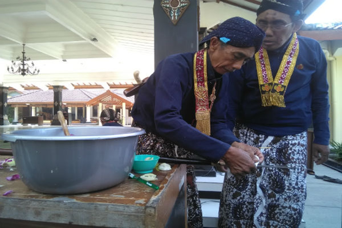 Prosesi Jamasan Tombak Kyai Turunsih di Sleman: Pengingat Welas Asih di Tahun Baru Jawa dan Islam