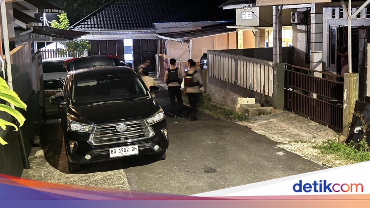 Rumah Kadis PUPR Kota Bengkulu Digeledah, Petugas KPK dan Polisi Berjaga Ketat Malam Ini