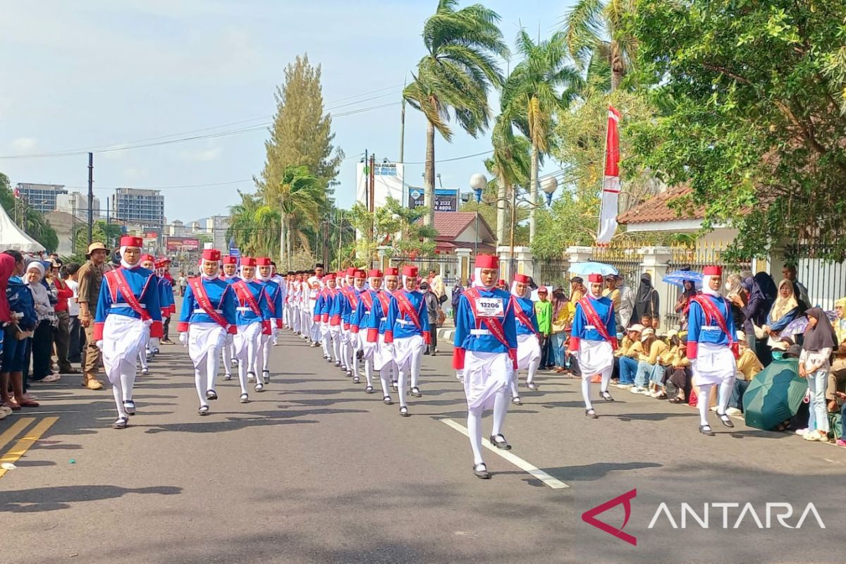 108 Tim dan 11 Grup Drumband Meriahkan Pawai Pembangunan HUT ke-81 RI di Pangkalpinang