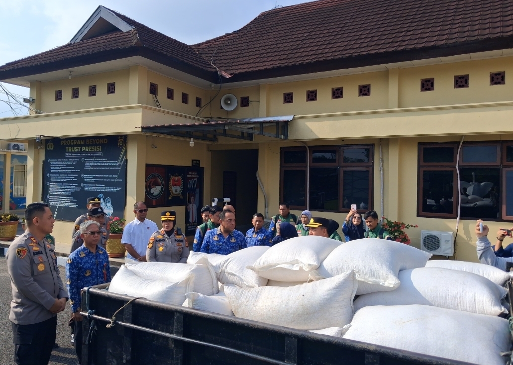 Kapolres Prabumulih Langsung Kawal Pengiriman Dua Ton Jagung Petani ke Bulog Lahat