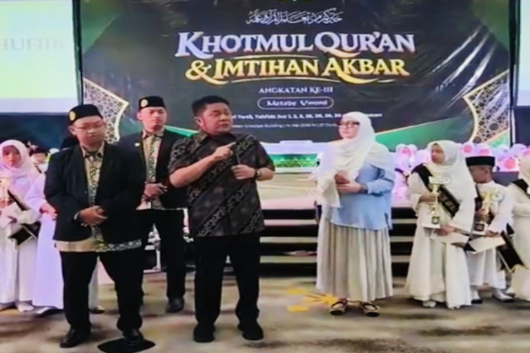 149 Santri Ummi Palembang Diwisuda di Tengah Tangis Haru, Gubernur Sumsel Apresiasi Capaian 5.000 Rumah Tahfiz