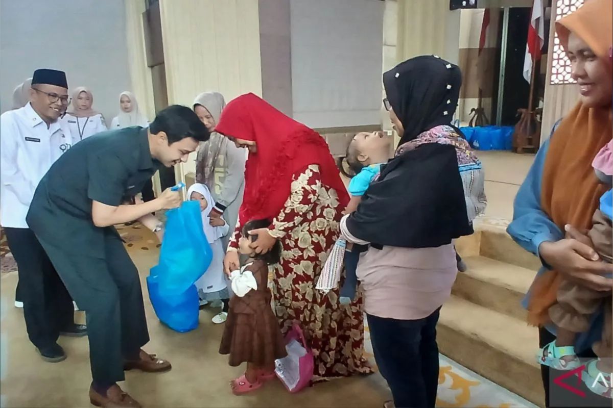 IPeKB Sumsel Salurkan Paket Nutrisi ke 11 Keluarga Berisiko Stunting di Seberang Ulu II Palembang