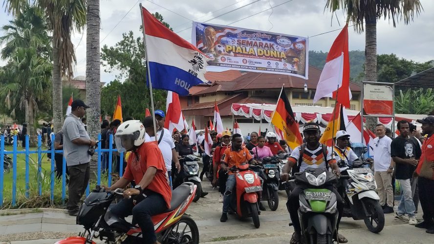 Barisan Merah Putih Satukan Fans Piala Dunia dan Warga Adat Lewat Konvoi Nasionalis di Jayapura