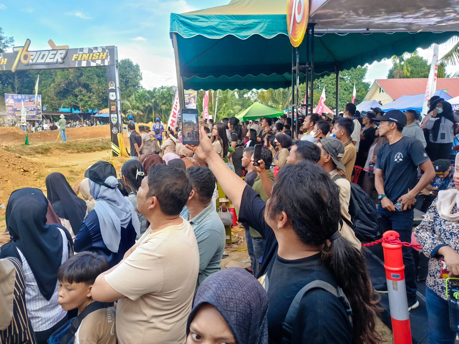 Tribun Penonton Grasstrack Aceh Tenggara Diduga Campur Pria dan Wanita, Aktivis Pertanyakan Penerapan Syariat