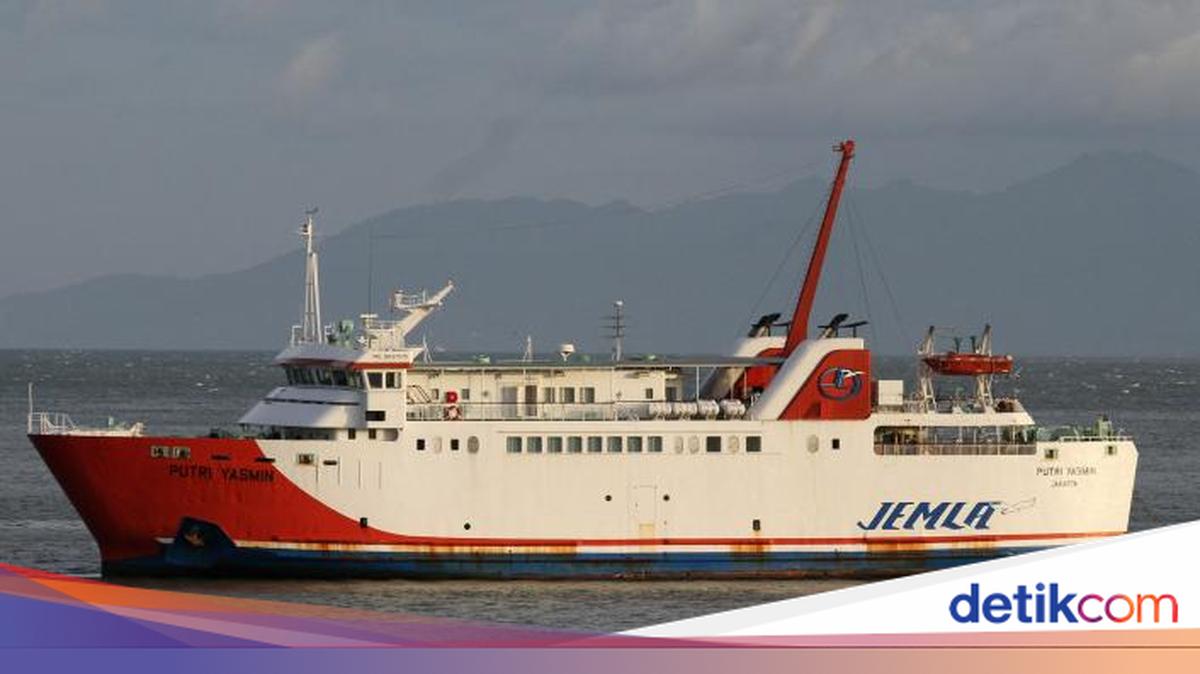 KMP Putri Yasmin Terbakar di Perairan Sekotong Lombok Barat, Penumpang Panik dan Gunakan Pelampung