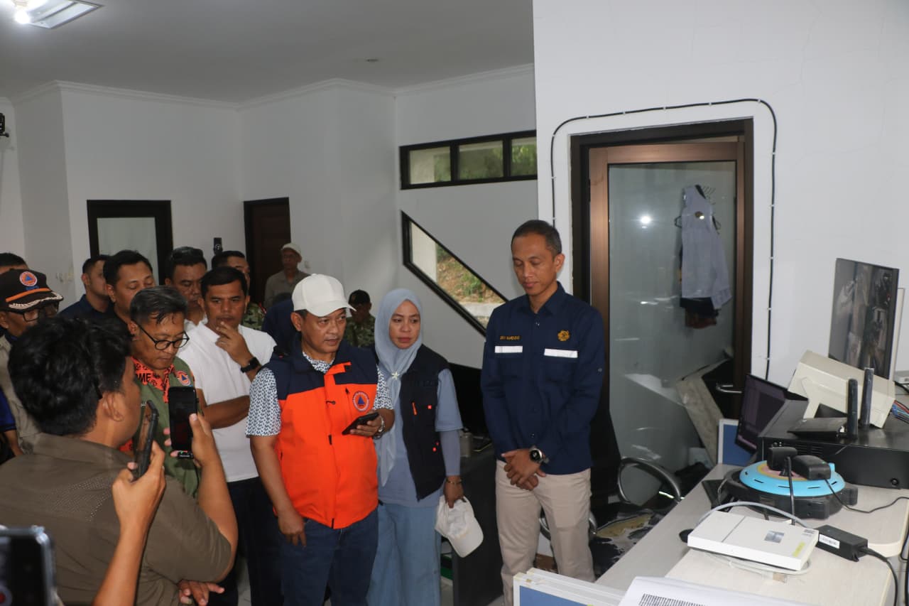Status Gunung Anak Krakatau Siaga, Wabup Serang Pastikan Pantai Anyer dan Cinangka Aman untuk Libur Sekolah
