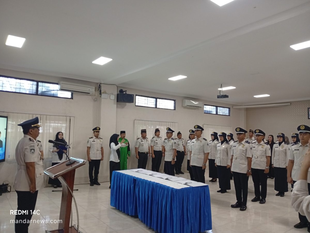 14 ASN Baru Dilantik di Kantor Imigrasi Polewali Mandar, Kepala Kanim Soroti Kebutuhan Pegawai untuk 3 Kabupaten