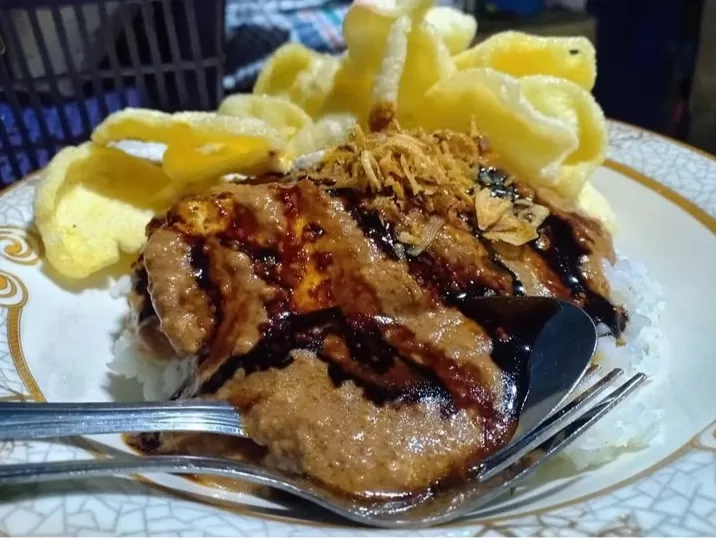 Mengenal Sangtau, Sarapan Legendaris Khas Karawang yang Mirip Nasi Lengko Tanpa Timun dan Tempe