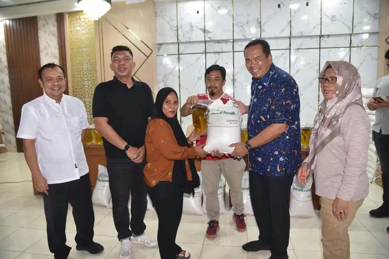 Pemko Pariaman Salurkan Bantuan Pangan ke 9.938 Keluarga, Warga Pariaman Utara Terima di Hari Terakhir