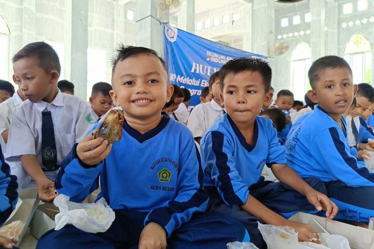Bunda PAUD Aceh Marlina Muzakir Ajak Anak-Anak di Simeulue Gemar Makan Ikan demi Cegah Stunting