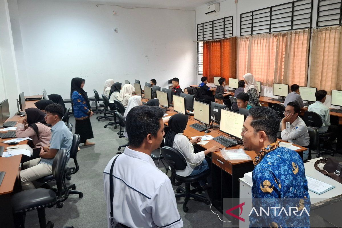 250 Pelajar dari 6 Kabupaten di Kalsel Berebut 40 Beasiswa Kuliah IBFL SIS di Poliban