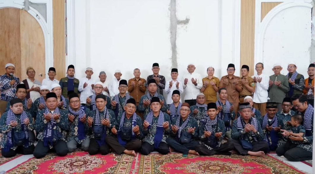 Wabup Ogan Ilir H Ardani Lepas 1 Kloter Jamaah Umrah Albukhori Travel di Tanjung Batu, Titip Pesan Kekompakan