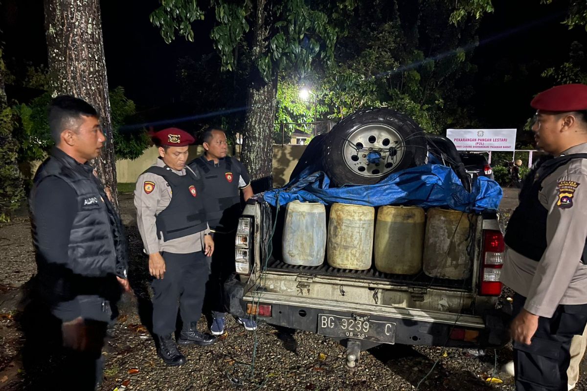 Polres Pasaman Barat Tangkap Pelaku Penimbunan 31 Jerigen Biosolar Subsidi, Hendak Dijual ke Warung di Talamau