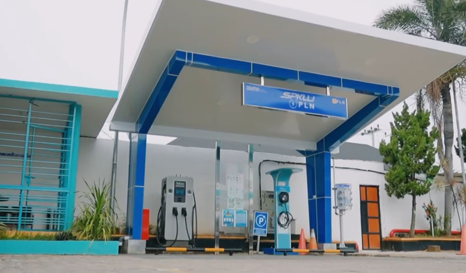 83 SPKLU Tersebar di 51 Lokasi di Lampung, PLN Pastikan Pasokan Listrik Siap Dukung 200 Taksi Listrik Green SM