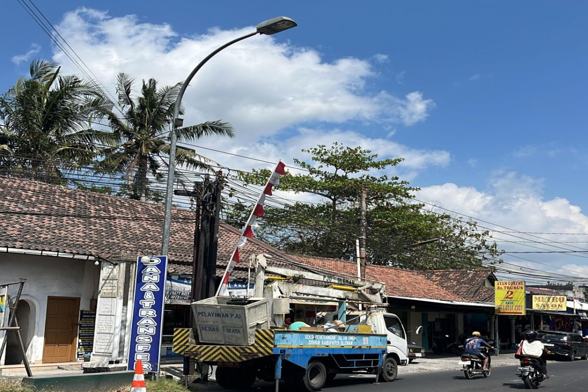 Pemkab Sleman Turunkan 3 Tim Perbaiki PJU dan Tambal Jalan Berlubang di Jalan Godean Usai Rentetan Kecelakaan Fatal