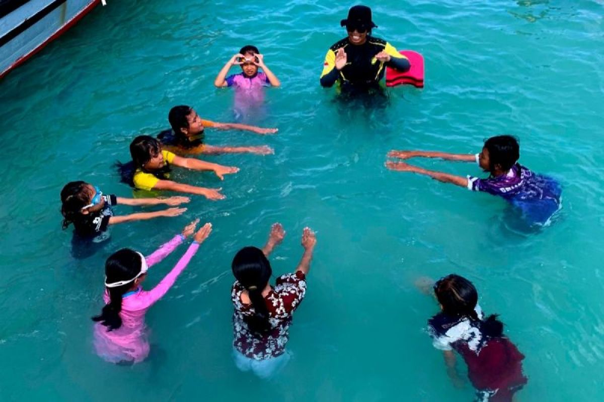 Kantor SAR Natuna Bekali Anak-Anak di Pulau Laut, Pulau Terdepan RI, Kemampuan Renang Demi Cegah Tenggelam