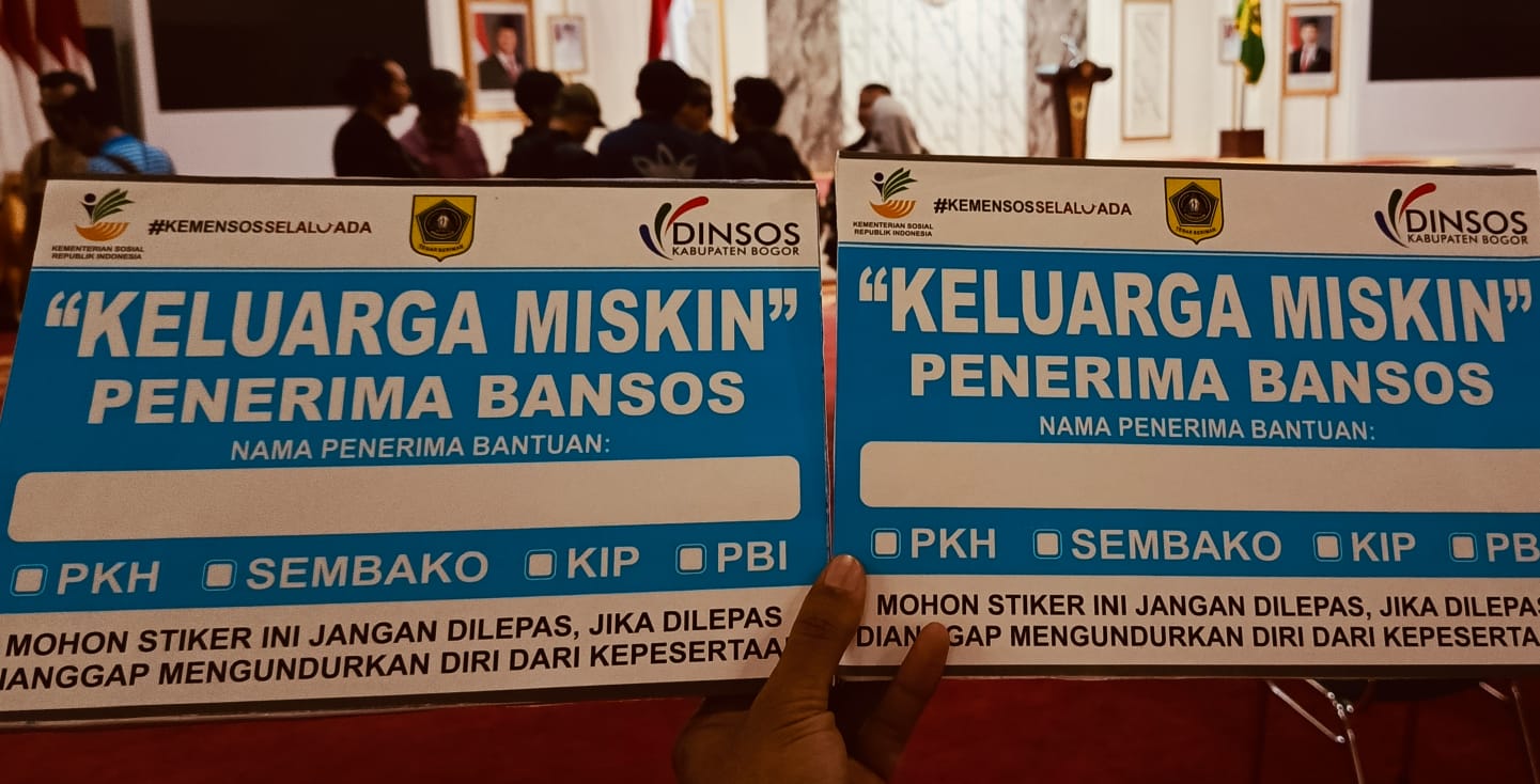 Pemasangan Stiker Bansos di Sukamakmur Bogor Baru Capai 20 Persen, Penerima PKH Jadi Prioritas