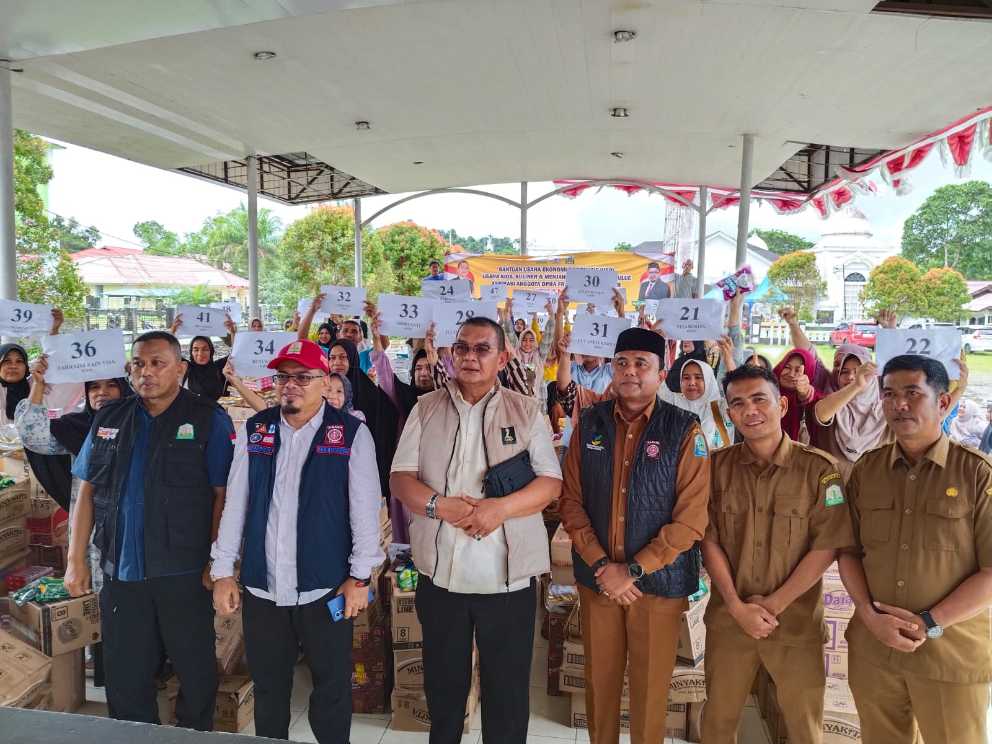 Ir. Iskandar Salurkan Bantuan UEP untuk 63 Warga Simeulue, 46 Paket Usaha Kios Jadi Modal Kebangkitan Ekonomi Keluarga