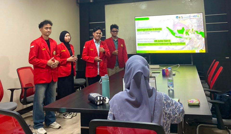 Mahasiswa Unhas Luncurkan FreshPax, Kertas Aktif Penyerap Etilen dari Limbah Kulit Jeruk untuk Awetkan Buah