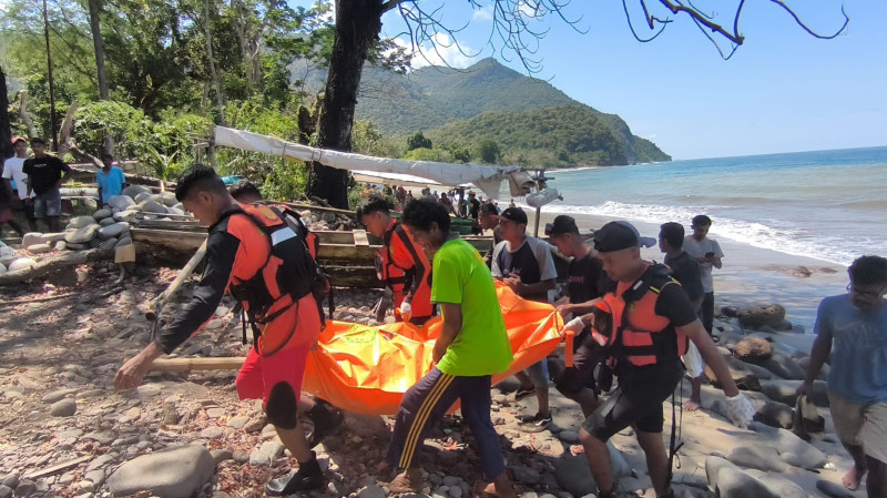Basmi Ikan Pakai Alat Setrum di Perairan Watudirang, Nelayan Sikka Ditemukan Tewas Mengambang