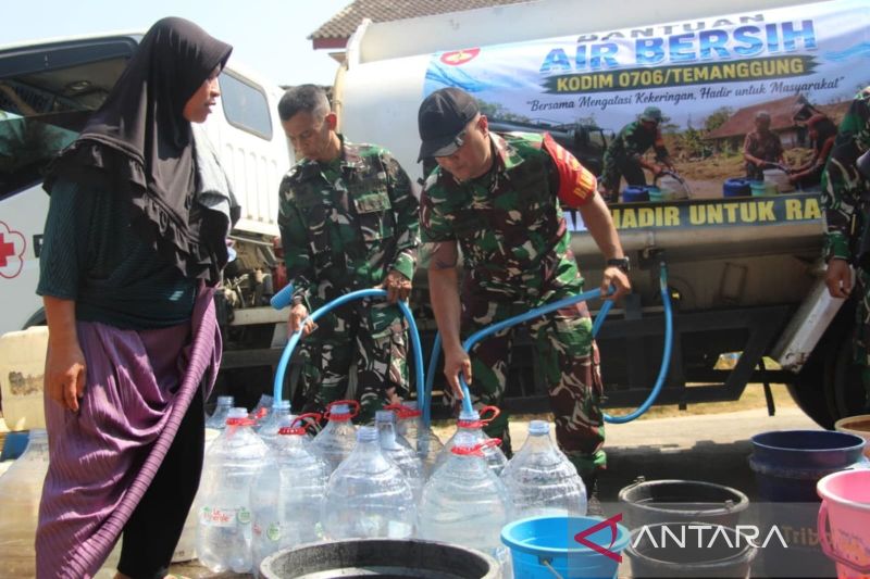 Kodim dan PMI Temanggung Kerahkan Dua Mobil Tangki Air Bersih untuk Warga Kalimayung yang Alami Kekeringan
